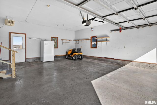 1500 12TH Avenue N, Clinton, IA 52732