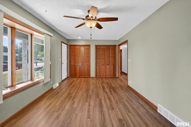 1500 12TH Avenue N, Clinton, IA 52732