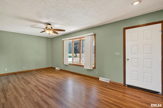 1500 12TH Avenue N, Clinton, IA 52732