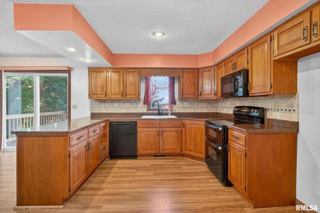 1500 12TH Avenue N, Clinton, IA 52732