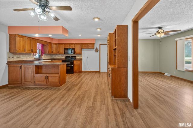 1500 12TH Avenue N, Clinton, IA 52732