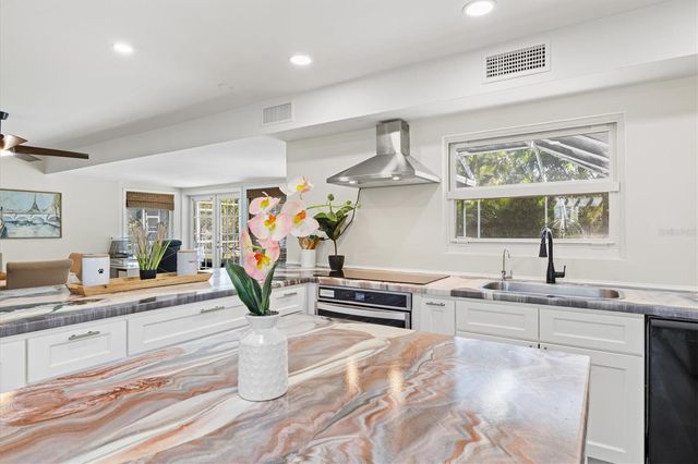 214 GAINES AVENUE, Sarasota, FL 34243