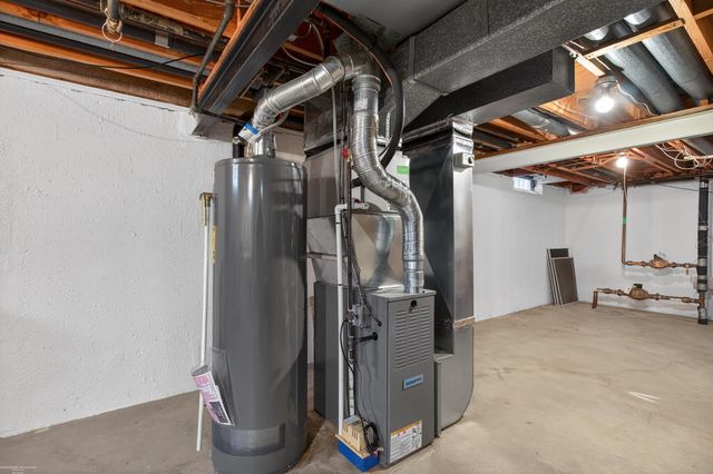 20024 Great Oaks Circle S Drive, Clinton Twp, MI 48036