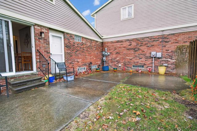 20024 Great Oaks Circle S Drive, Clinton Twp, MI 48036