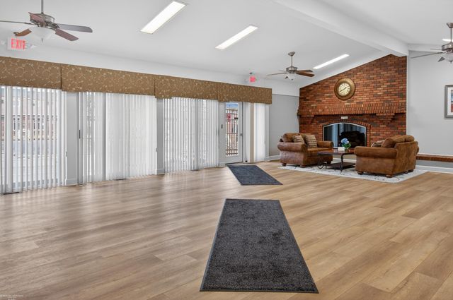 20024 Great Oaks Circle S Drive, Clinton Twp, MI 48036