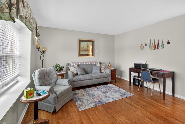 20024 Great Oaks Circle S Drive, Clinton Twp, MI 48036