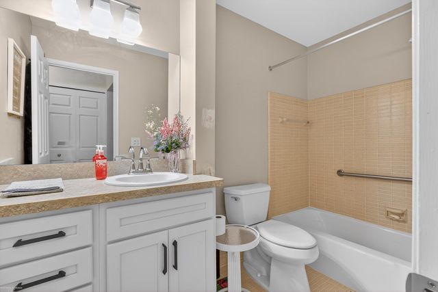 20024 Great Oaks Circle S Drive, Clinton Twp, MI 48036