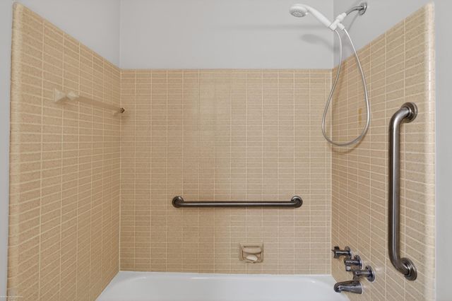 20024 Great Oaks Circle S Drive, Clinton Twp, MI 48036