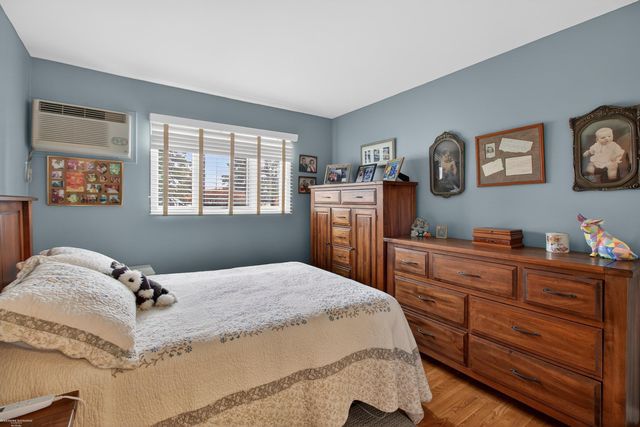 20024 Great Oaks Circle S Drive, Clinton Twp, MI 48036