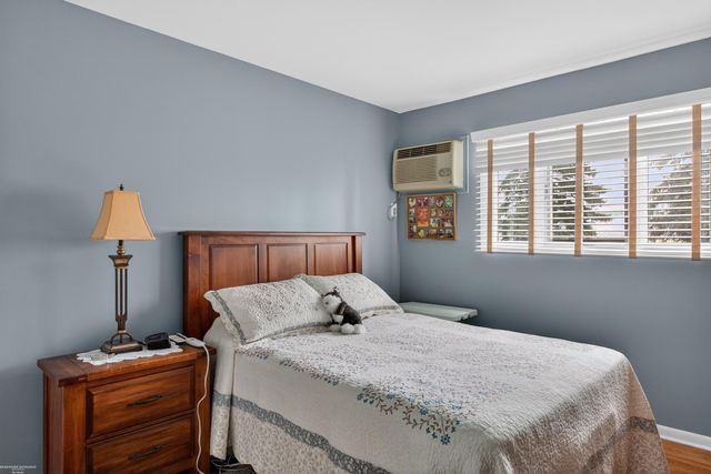 20024 Great Oaks Circle S Drive, Clinton Twp, MI 48036