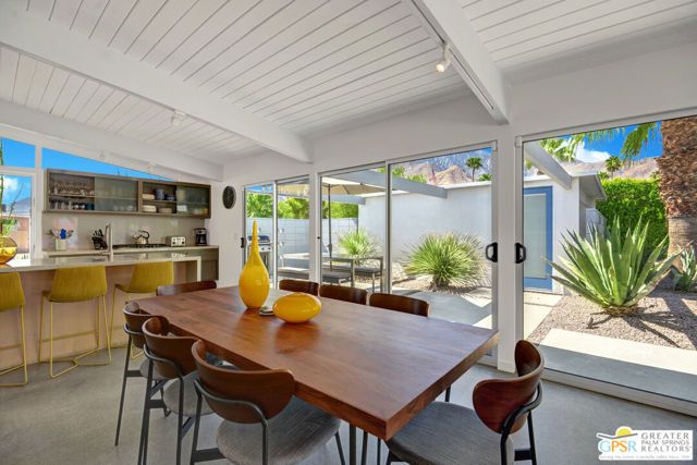 406 E Desert Holly Circle, Palm Springs, CA 92262