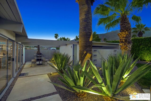 406 E Desert Holly Circle, Palm Springs, CA 92262