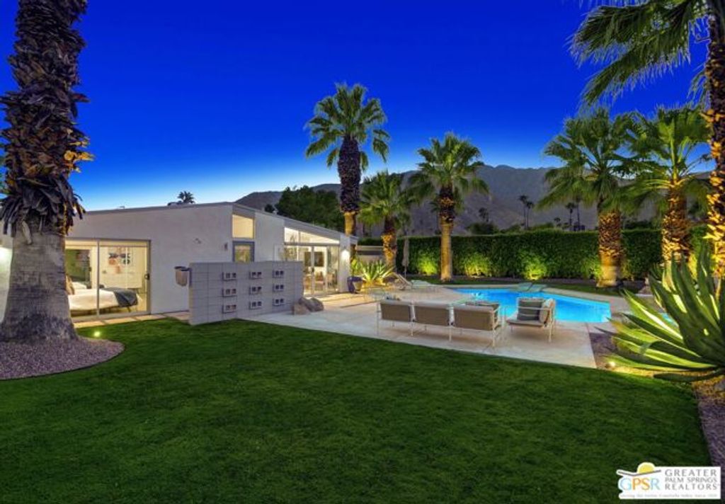 406 E Desert Holly Circle, Palm Springs, CA 92262