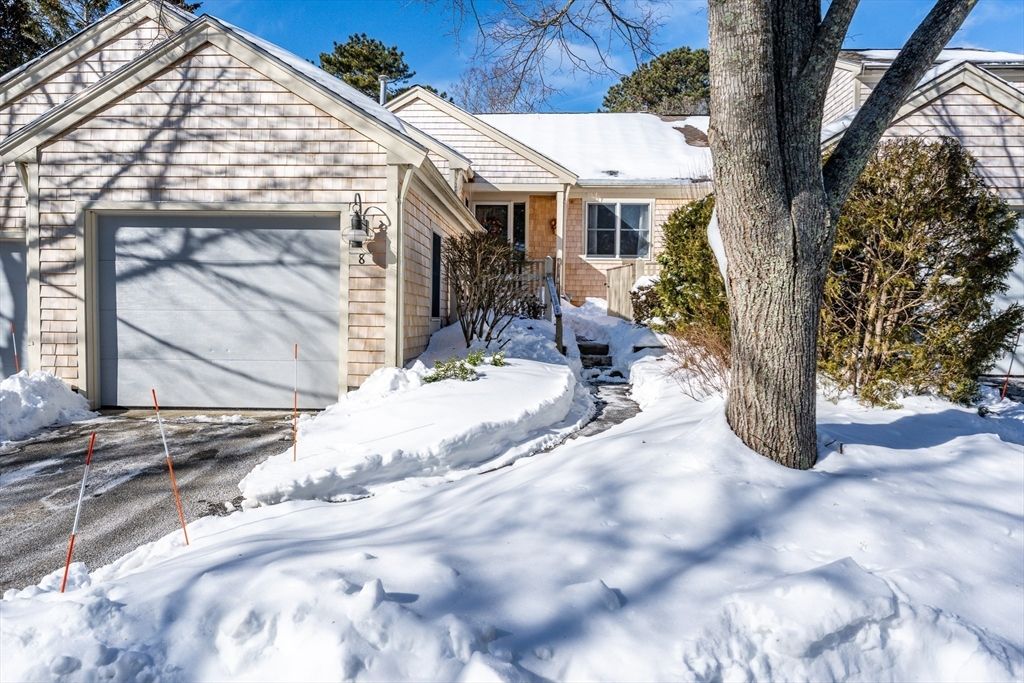 8 Oak Glen N, Yarmouth, MA 02675