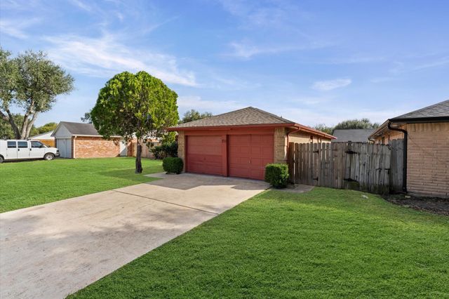 711 Whippoorwill Drive, Missouri City, TX 77489