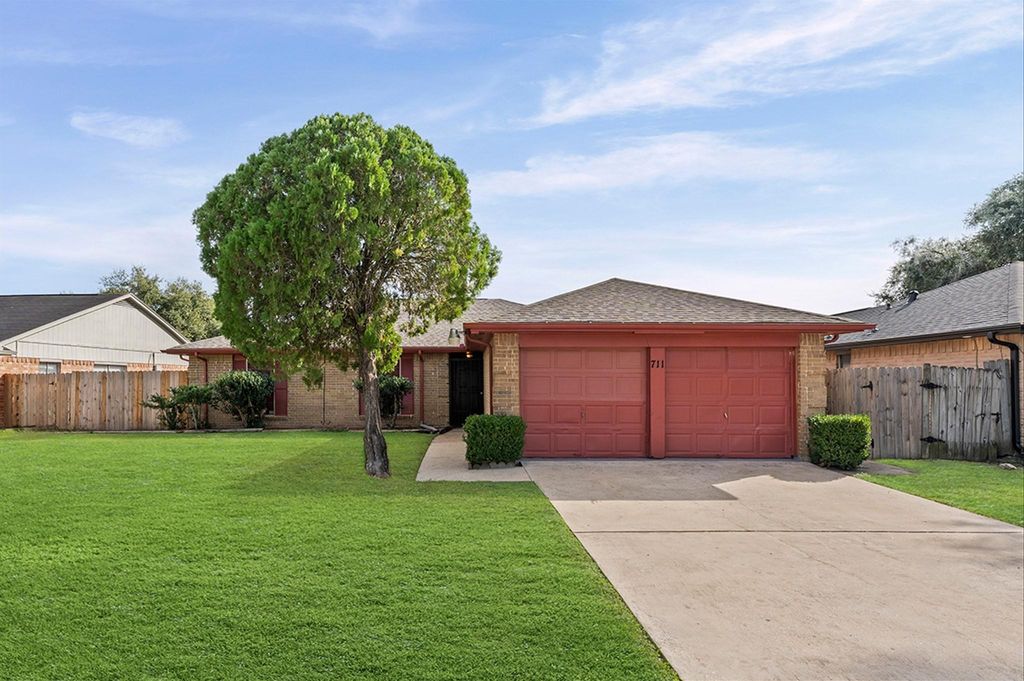 711 Whippoorwill Drive, Missouri City, TX 77489