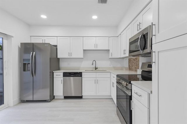 6993 NW 29TH Way, Fort Lauderdale, FL 33309