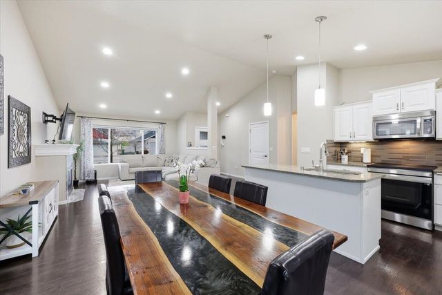 6831 S Blackwing Ct, Spokane, WA 99224