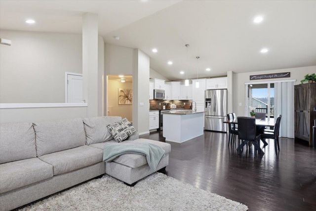 6831 S Blackwing Ct, Spokane, WA 99224