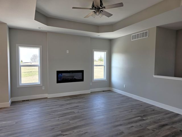2012 Wheatland Cir, Salina, KS 67401
