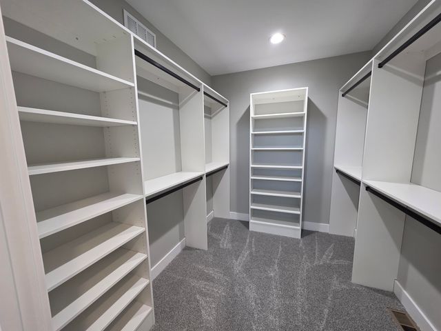 2012 Wheatland Cir, Salina, KS 67401