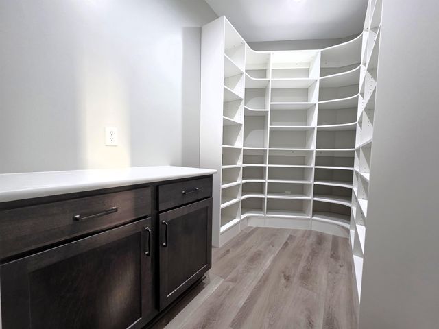 2012 Wheatland Cir, Salina, KS 67401