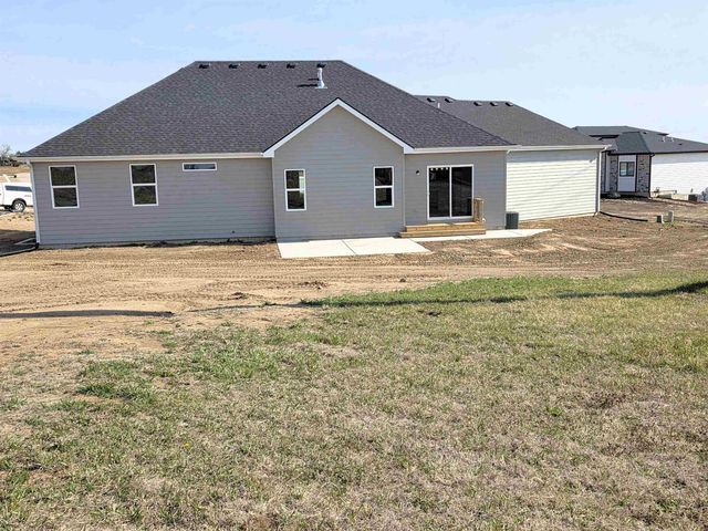 2012 Wheatland Cir, Salina, KS 67401