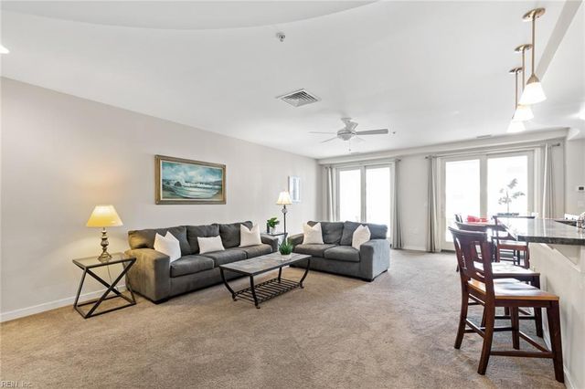 3738 Sandpiper Rd # 314B, Virginia Beach, VA 23456