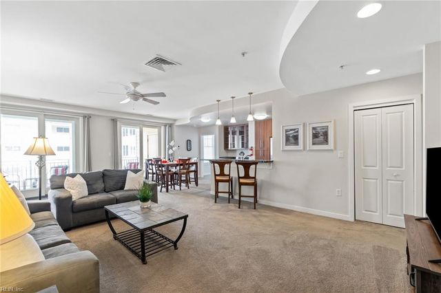 3738 Sandpiper Rd # 314B, Virginia Beach, VA 23456