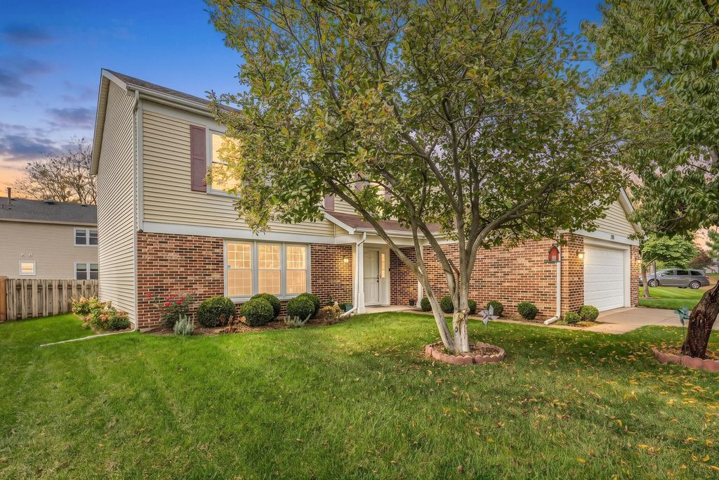 320 E Fox Hill Drive, Buffalo Grove, IL 60089 — exterior