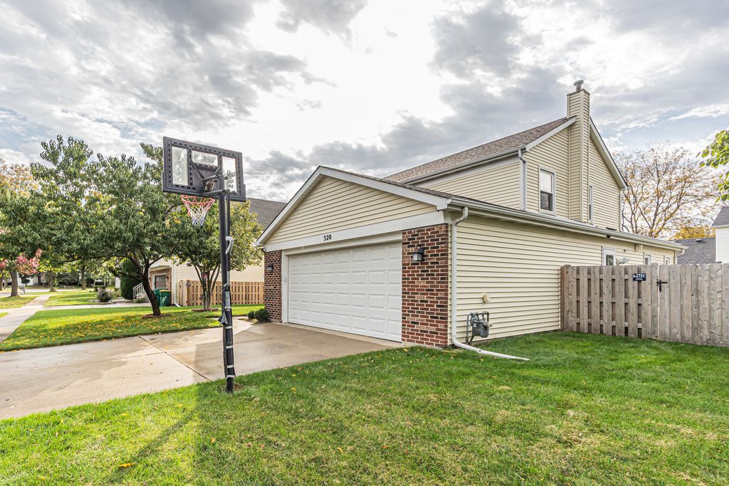 320 E Fox Hill Drive, Buffalo Grove, IL 60089 — photo 4
