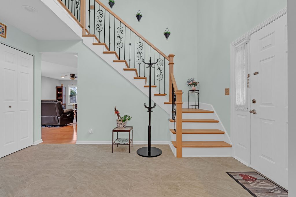 320 E Fox Hill Drive, Buffalo Grove, IL 60089 — photo 5
