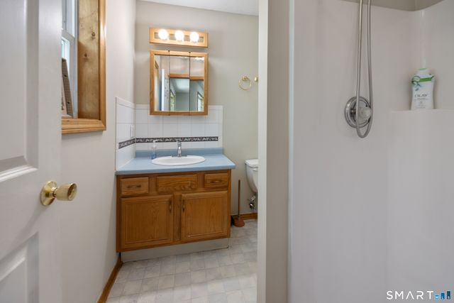 8 Plank Road, Prospect, CT 06712