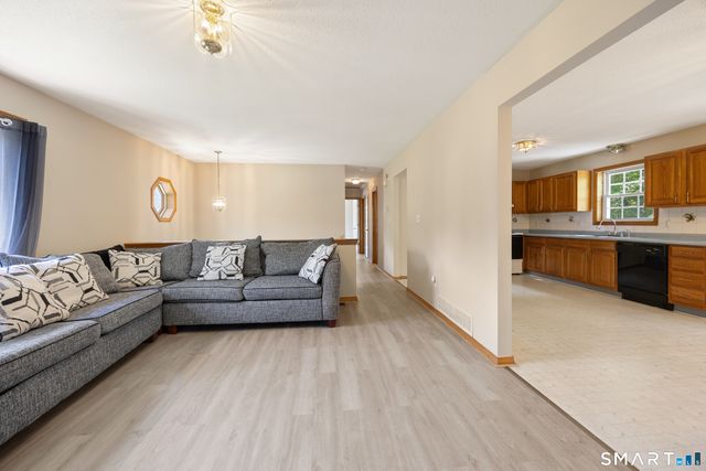 8 Plank Road, Prospect, CT 06712