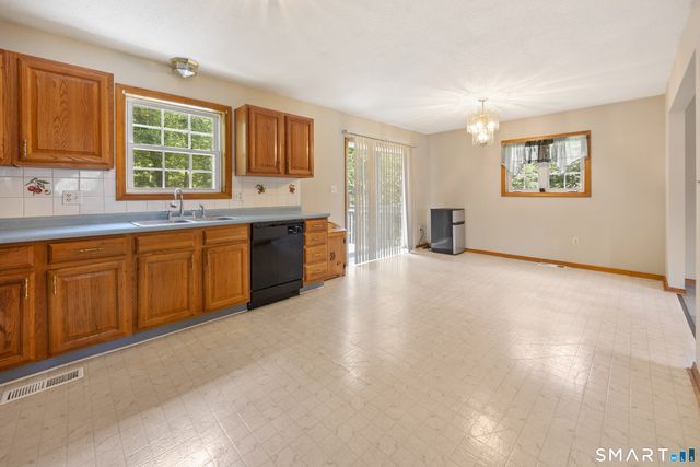 8 Plank Road, Prospect, CT 06712