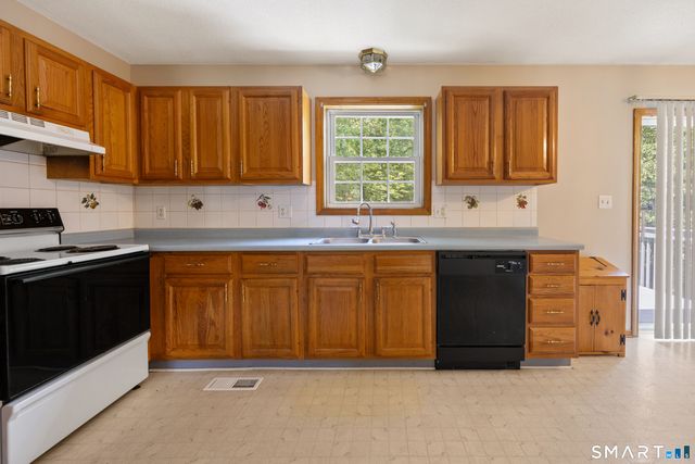 8 Plank Road, Prospect, CT 06712