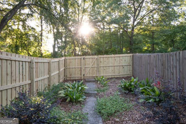 880 College Avenue, Athens, GA 30601