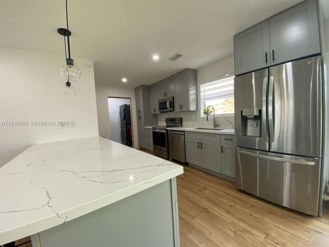 6829 NW 12th St 6829, Plantation, FL 33313