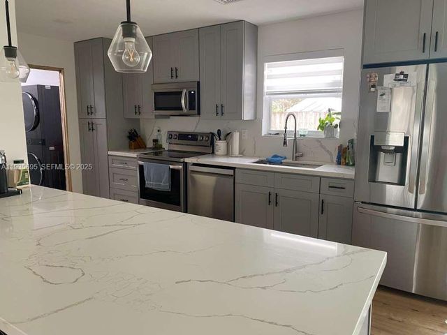 6829 NW 12th St 6829, Plantation, FL 33313