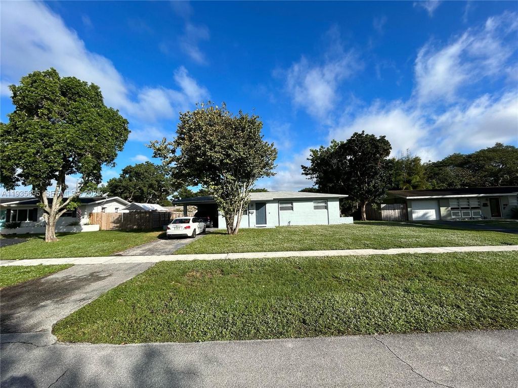 6829 NW 12th St 6829, Plantation, FL 33313