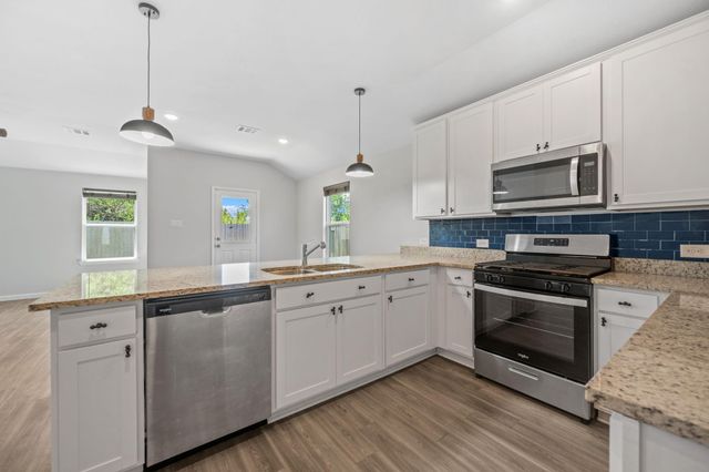 796 Westpointe Drive, Dayton, TX 77535