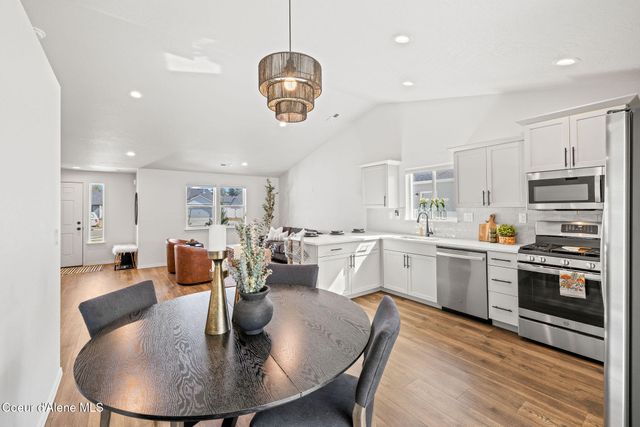 16237 N Hadley Loop, Rathdrum, ID 83858