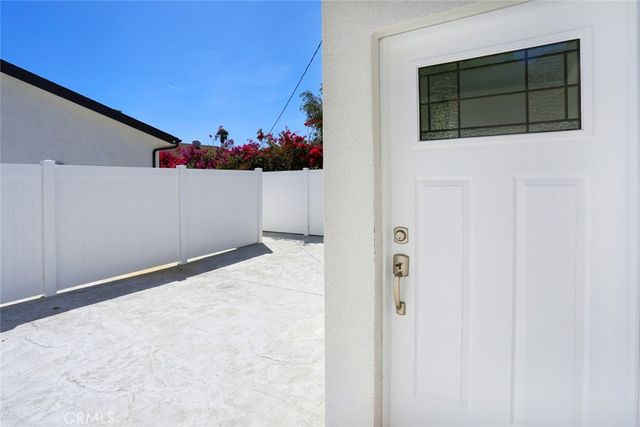 /7523 Milwood, Canoga Park, CA 91303
