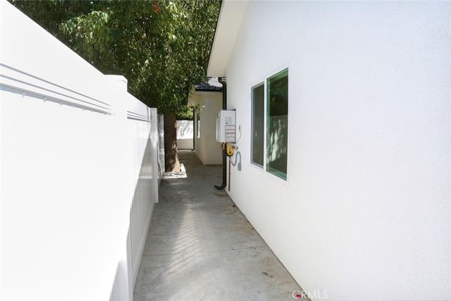 /7523 Milwood, Canoga Park, CA 91303