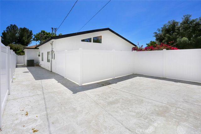 /7523 Milwood, Canoga Park, CA 91303