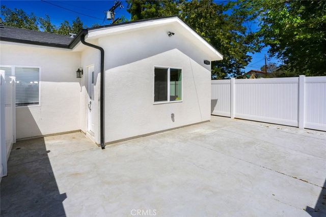 /7523 Milwood, Canoga Park, CA 91303
