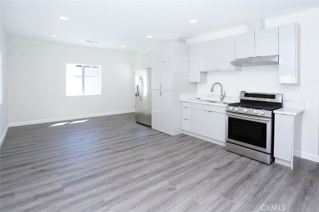 /7523 Milwood, Canoga Park, CA 91303