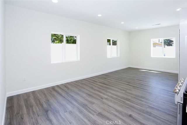 /7523 Milwood, Canoga Park, CA 91303