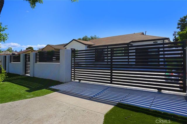 /7523 Milwood, Canoga Park, CA 91303