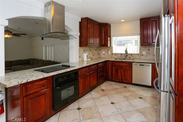 /7523 Milwood, Canoga Park, CA 91303